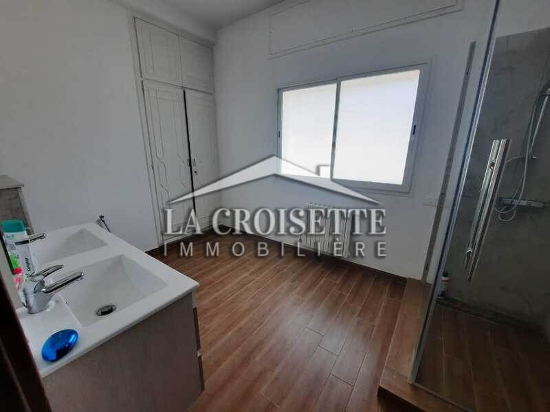  Villa S+5 avec piscine à Gammarth 